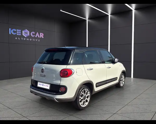 Fiat 500L view 5