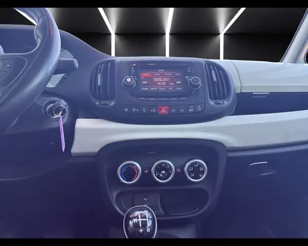 Fiat 500L view 13