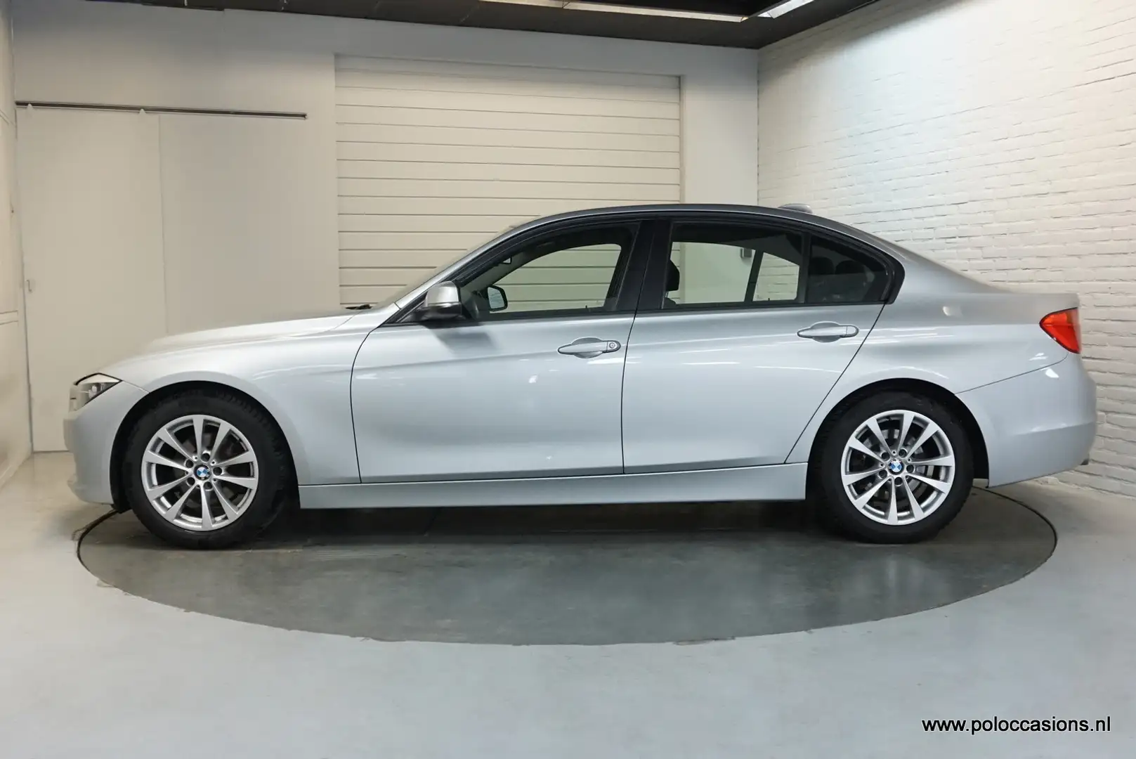 BMW 320 3-serie 320d EDE Automaat | Airco | NAP | PDC | Grijs - 2