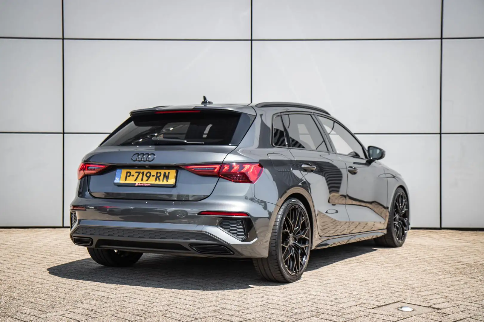 Audi A3 Sportback 40 TFSIe 204pk PHEV S Edition | 19" LM V Gris - 2