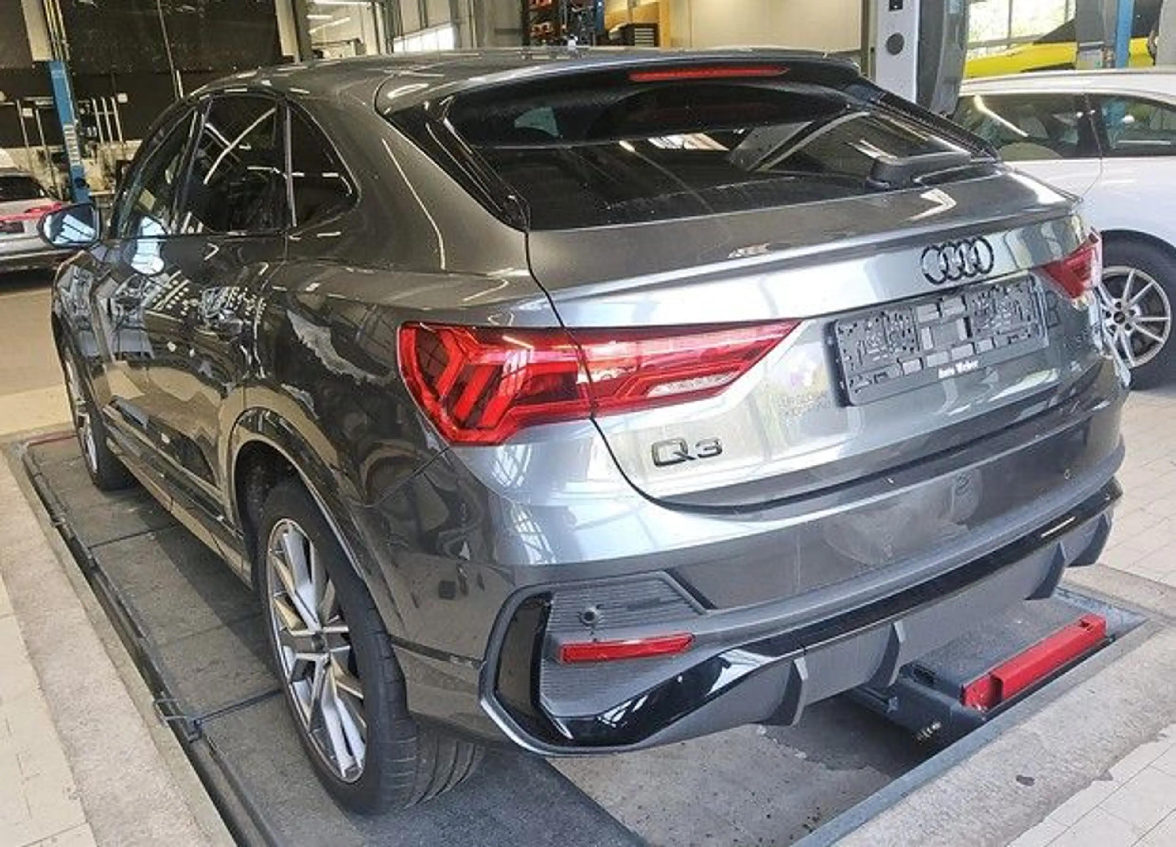 Audi Q3 Sportback 35TFSI S LINE BLACK PANO STANDHZ VC — photo 3