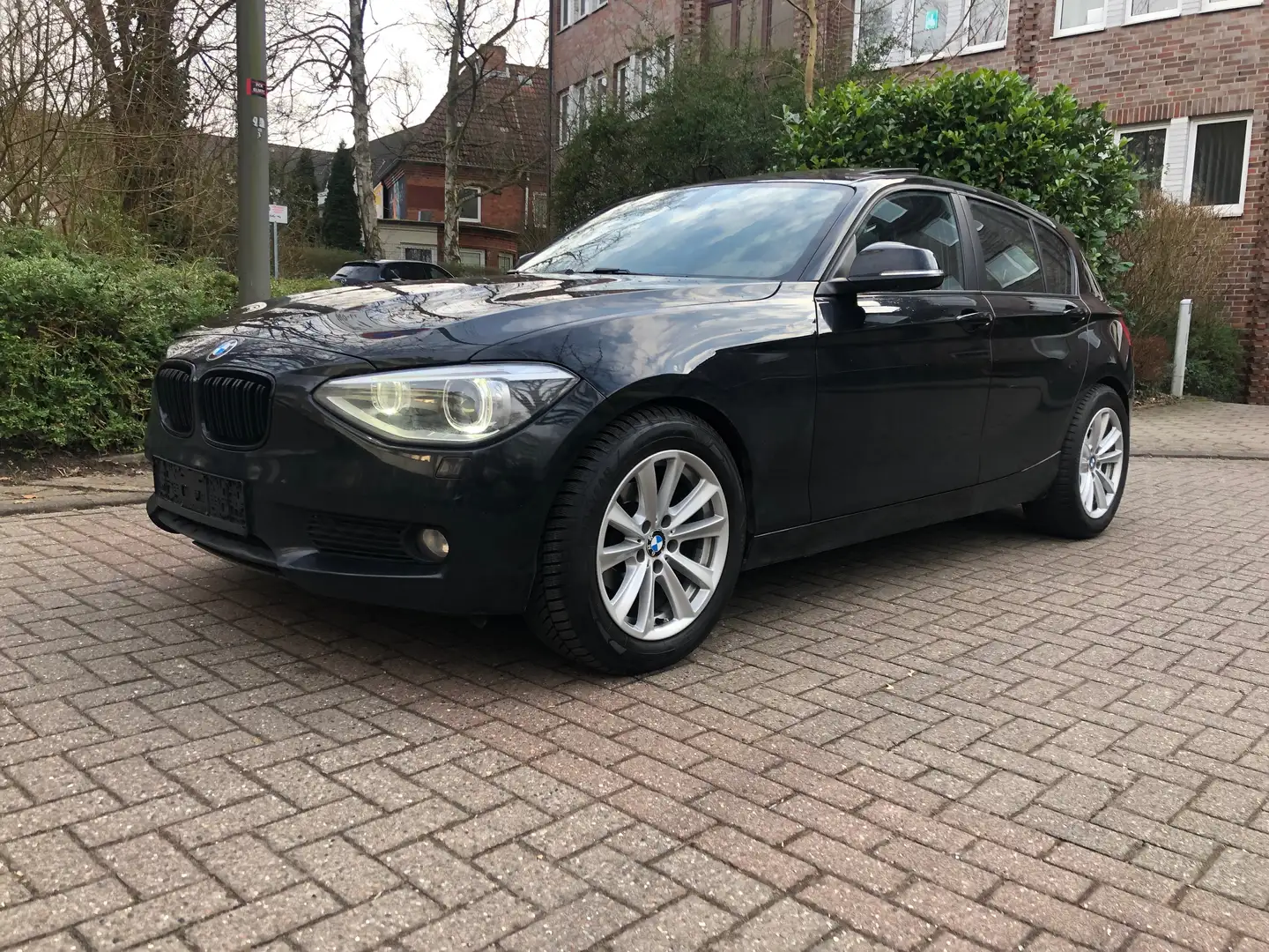 BMW 114 114 d M Sport Lenkrad Leder Kamera Schiebedach Schwarz - 1
