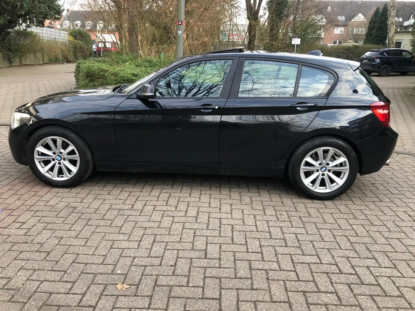 BMW 114 114 d M Sport Lenkrad Leder Kamera Schiebedach Schwarz - 2