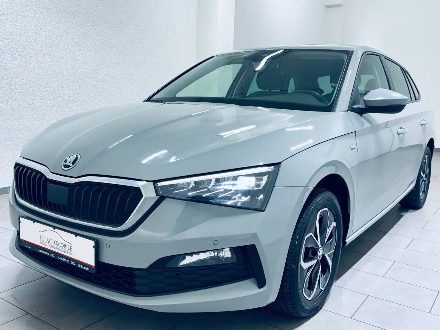 Skoda Scala Amb Drive 125 *ACC*NAVI* VIRTUAL*8xREIFEN Grau - 1