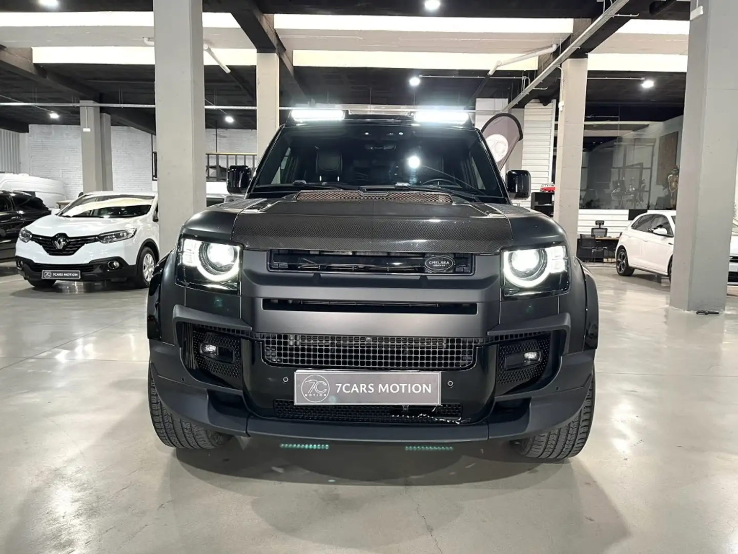 Land Rover Defender 90 5.0 V8 AWD Aut. 525 Grijs - 2