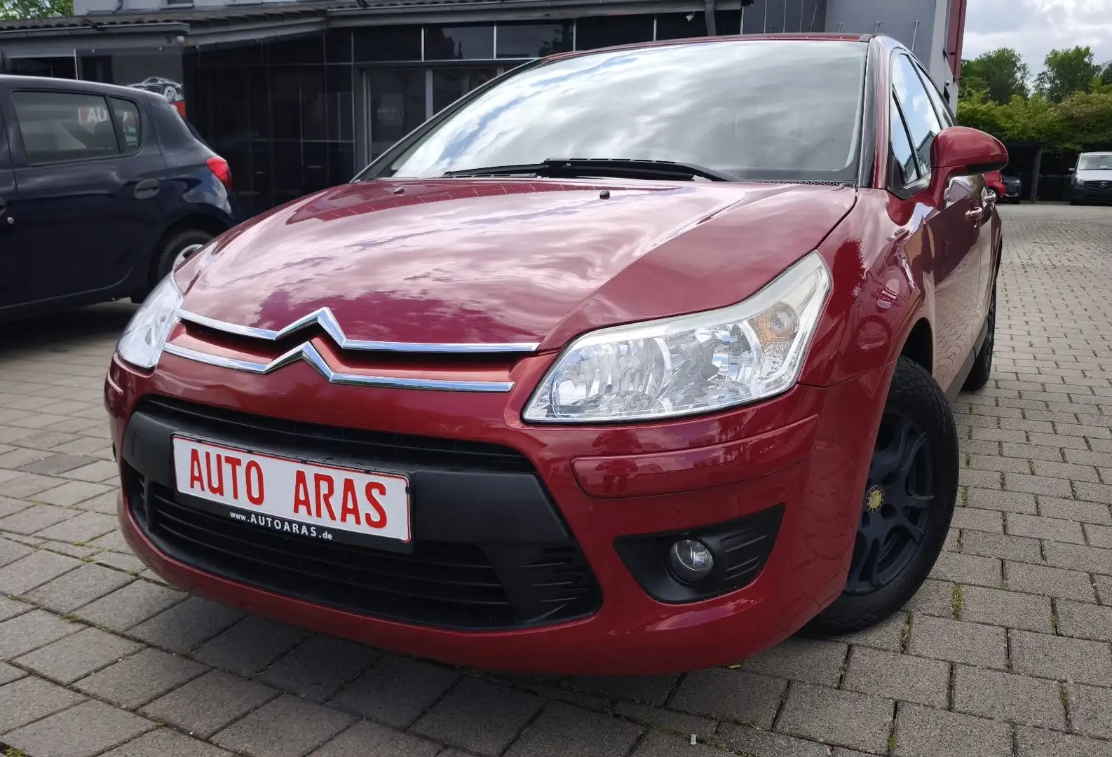 Citroen C4 Lim. Tonic 1.4 Benzin/Klima Červená - 1