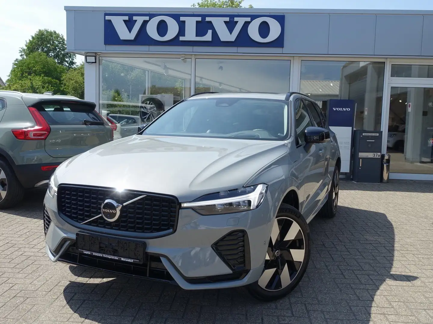 Volvo XC60 Ultra T6 AWD/Pano/360°/B&W/Massage/FourC Grau - 1