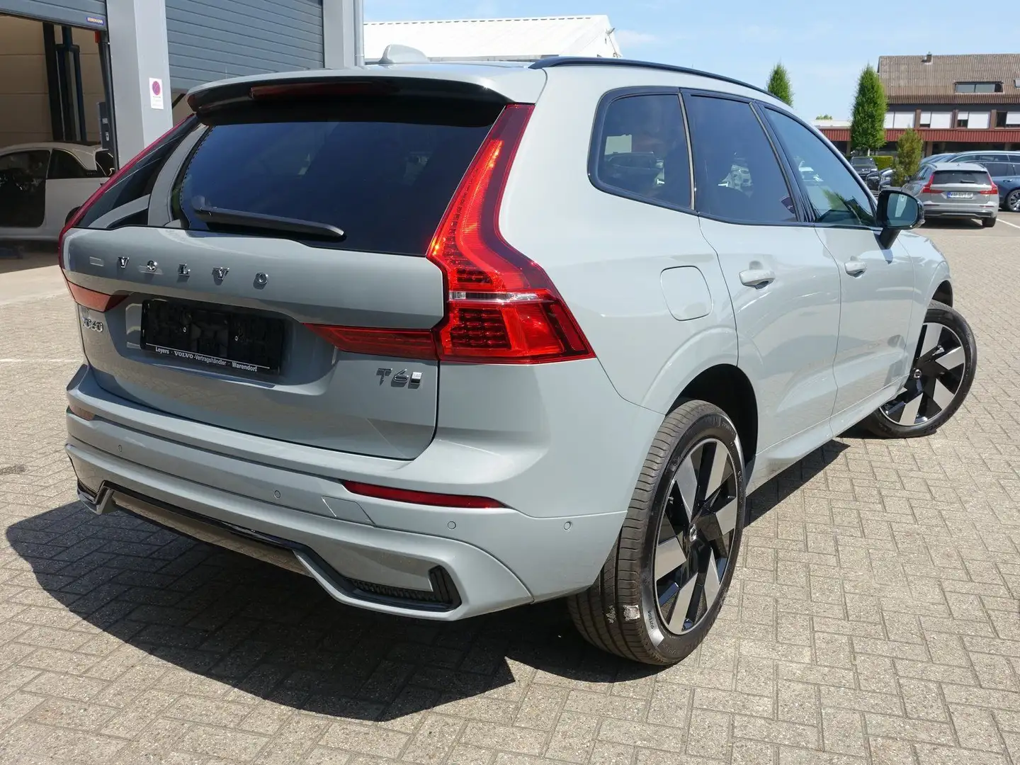 Volvo XC60 Ultra T6 AWD/Pano/360°/B&W/Massage/FourC Grau - 2