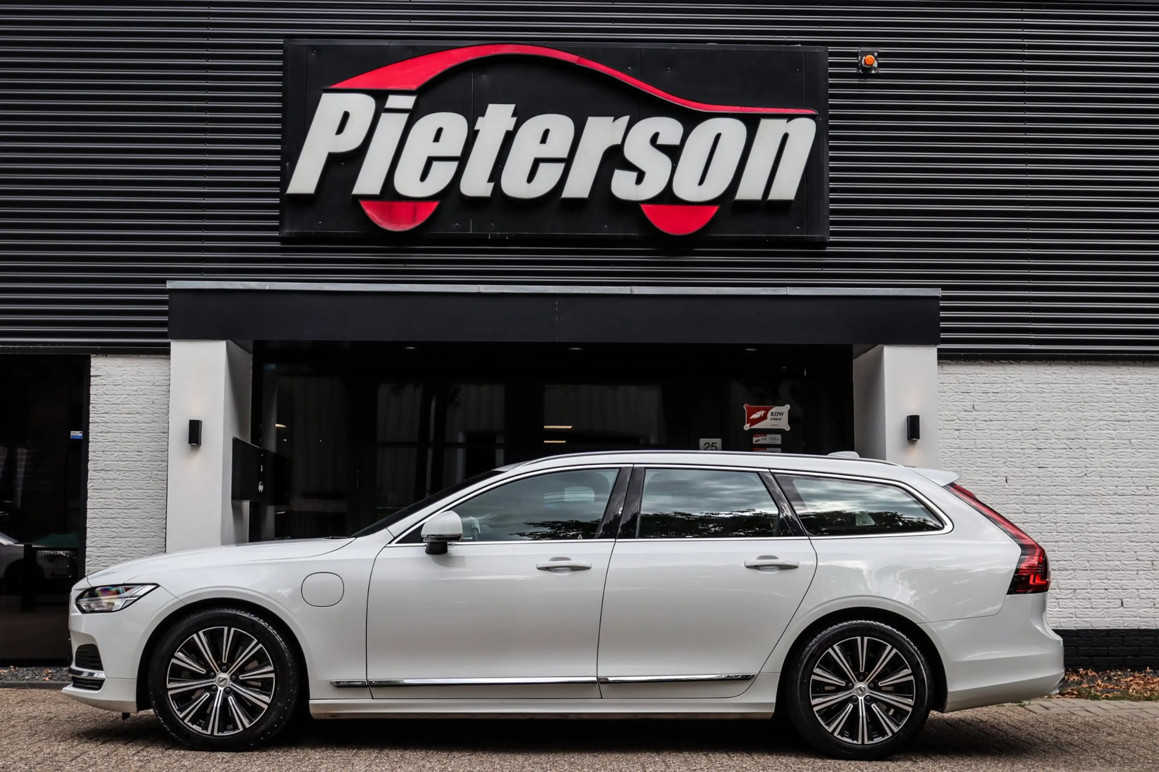 Volvo V90 2.0 T6 AWD NAP BTW DEALER OH 1E EIGENAAR LEDER ACC — photo 6