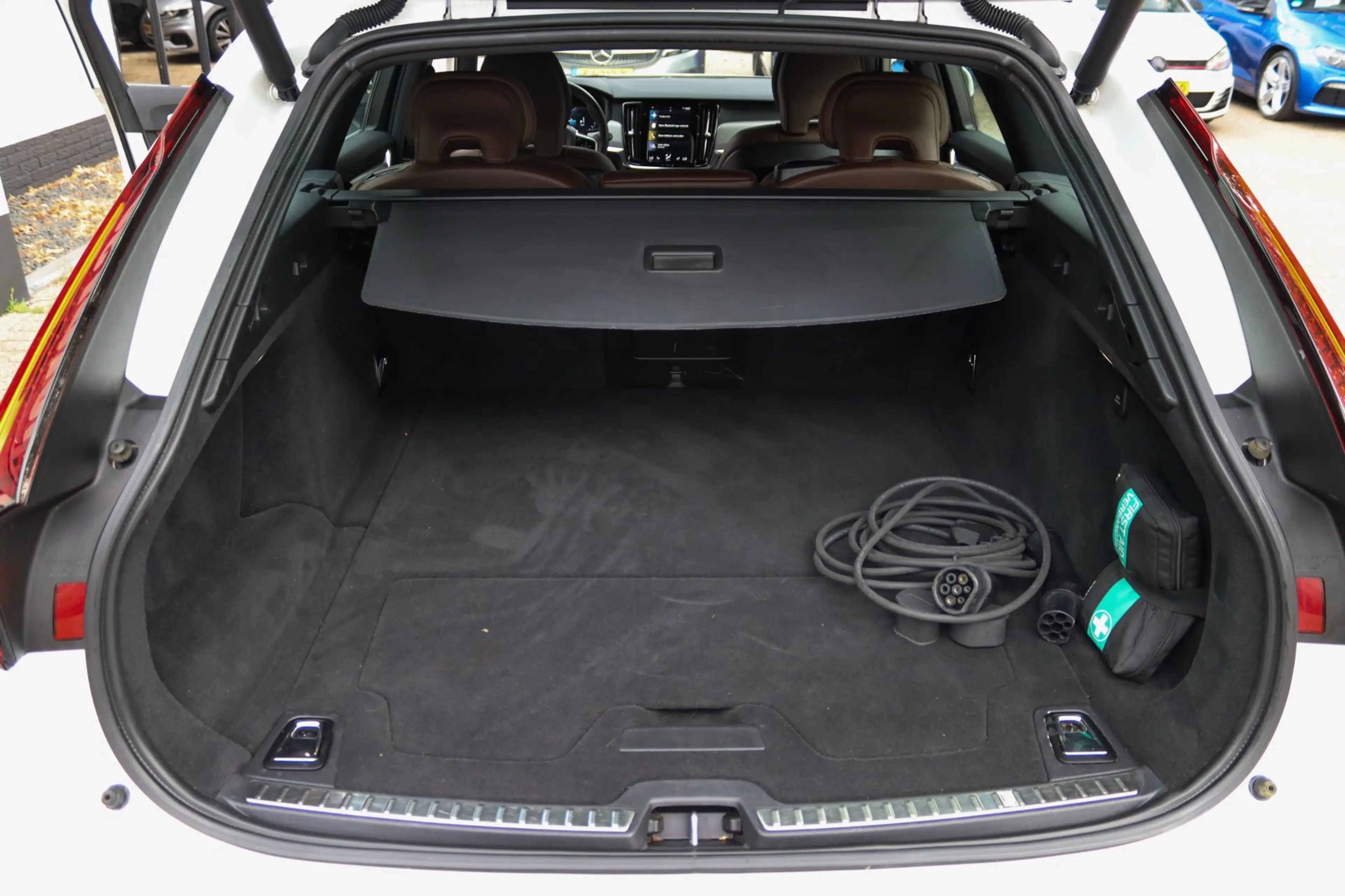 Volvo V90 2.0 T6 AWD NAP BTW DEALER OH 1E EIGENAAR LEDER ACC — photo 10