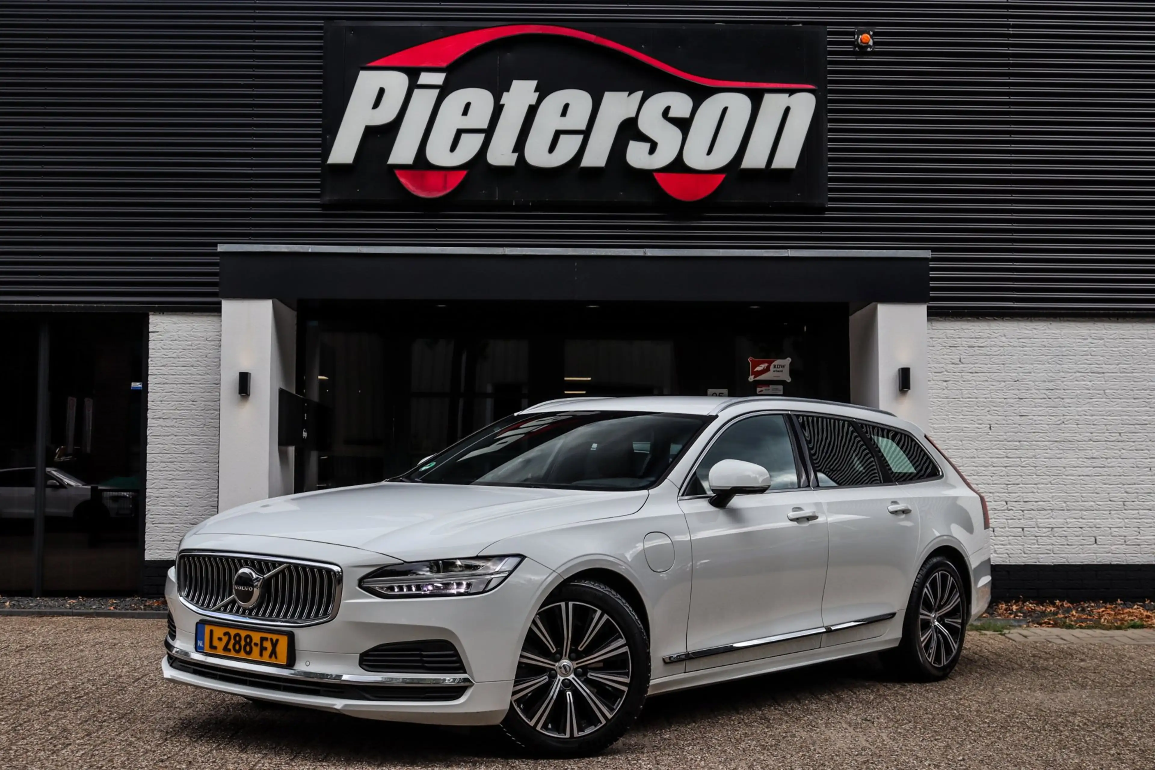 Volvo V90 2.0 T6 AWD NAP BTW DEALER OH 1E EIGENAAR LEDER ACC — photo 5