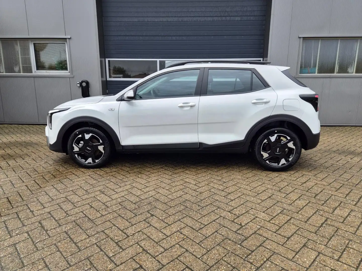 Kia Stonic 1.0 T-GDI MHEV 115PS NEUES MODELL Sitzheizung L... Weiß - 2