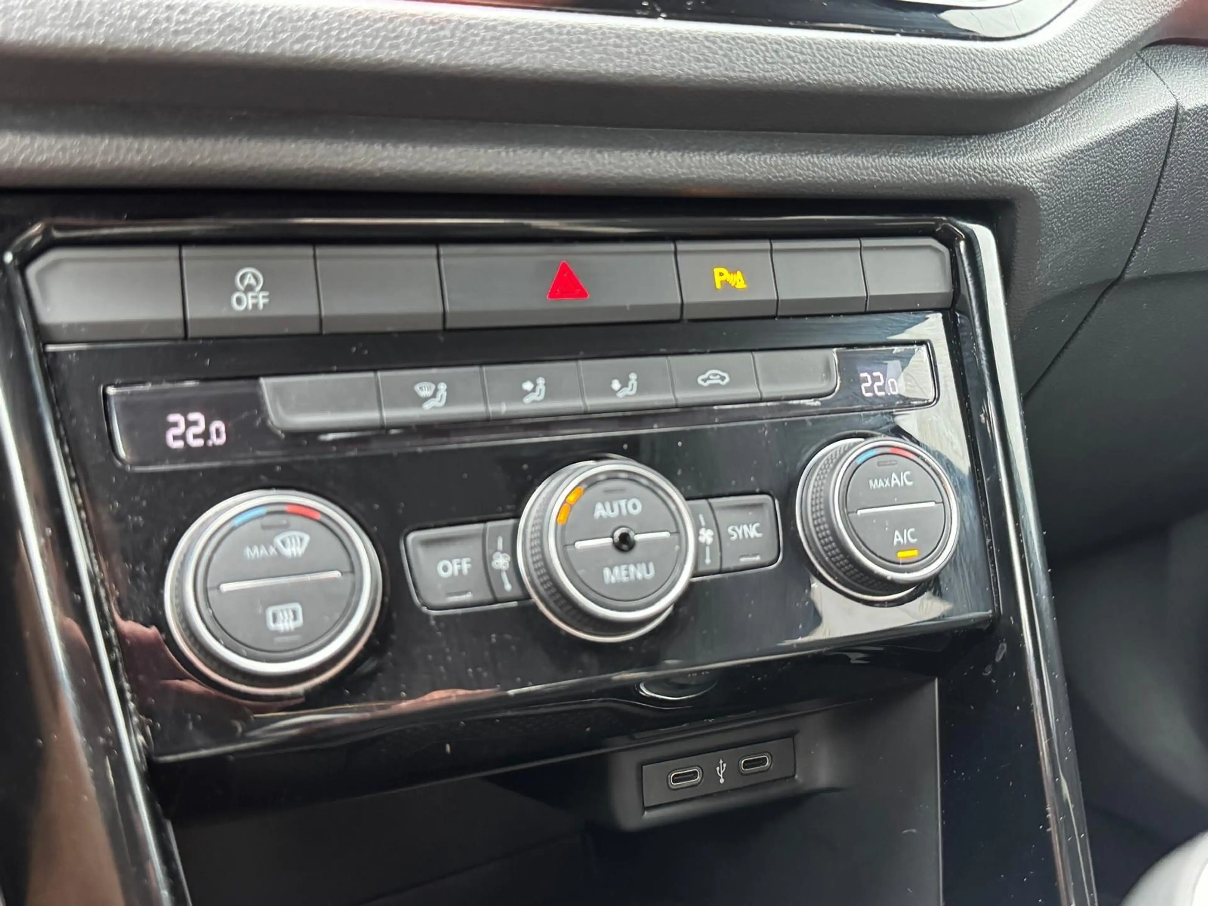 Volkswagen T-Roc 1.5 TSI SPORT ADAP CRUISE CAMERA DIGIDASH — photo 11