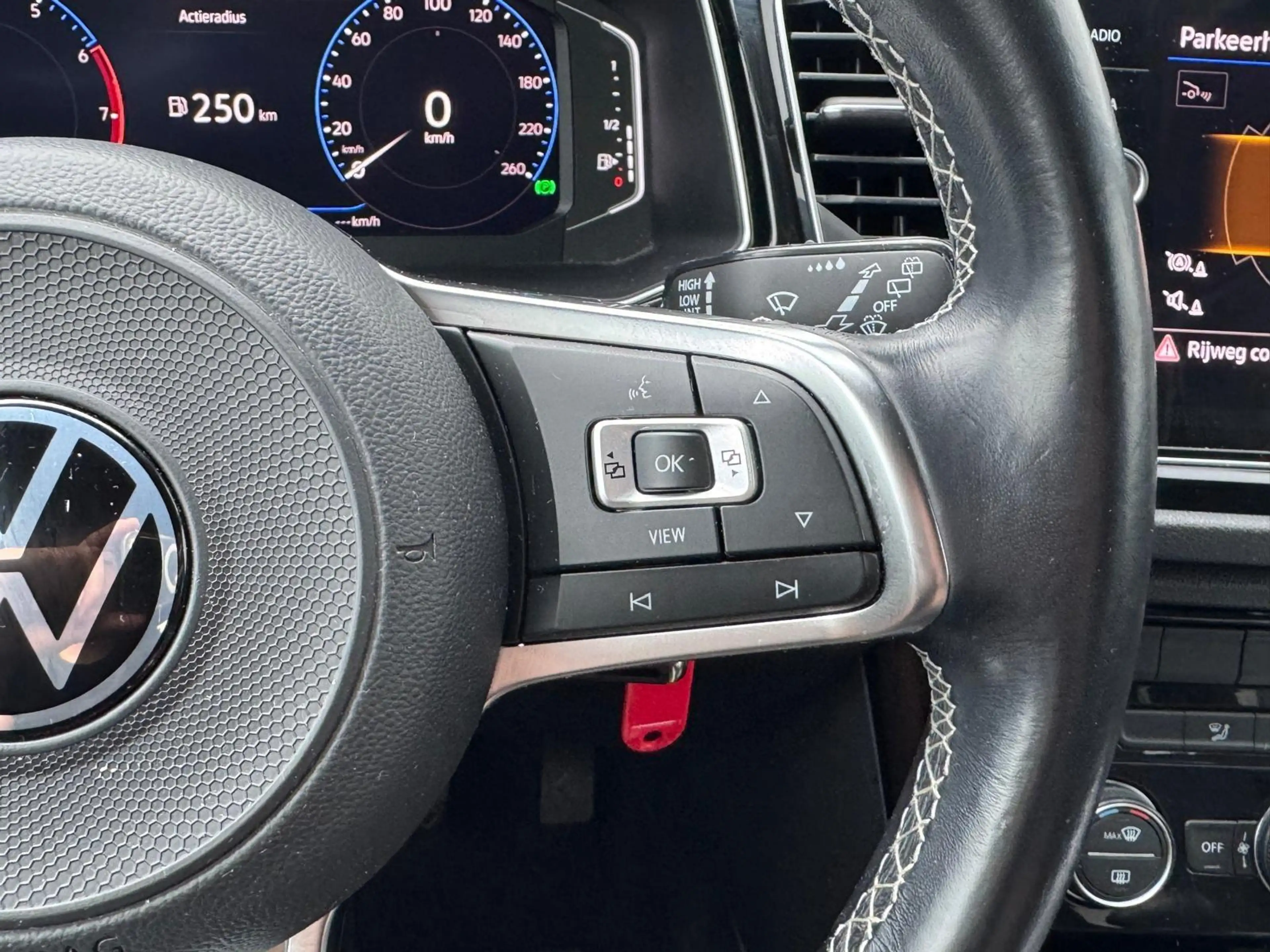 Volkswagen T-Roc 1.5 TSI SPORT ADAP CRUISE CAMERA DIGIDASH — photo 8