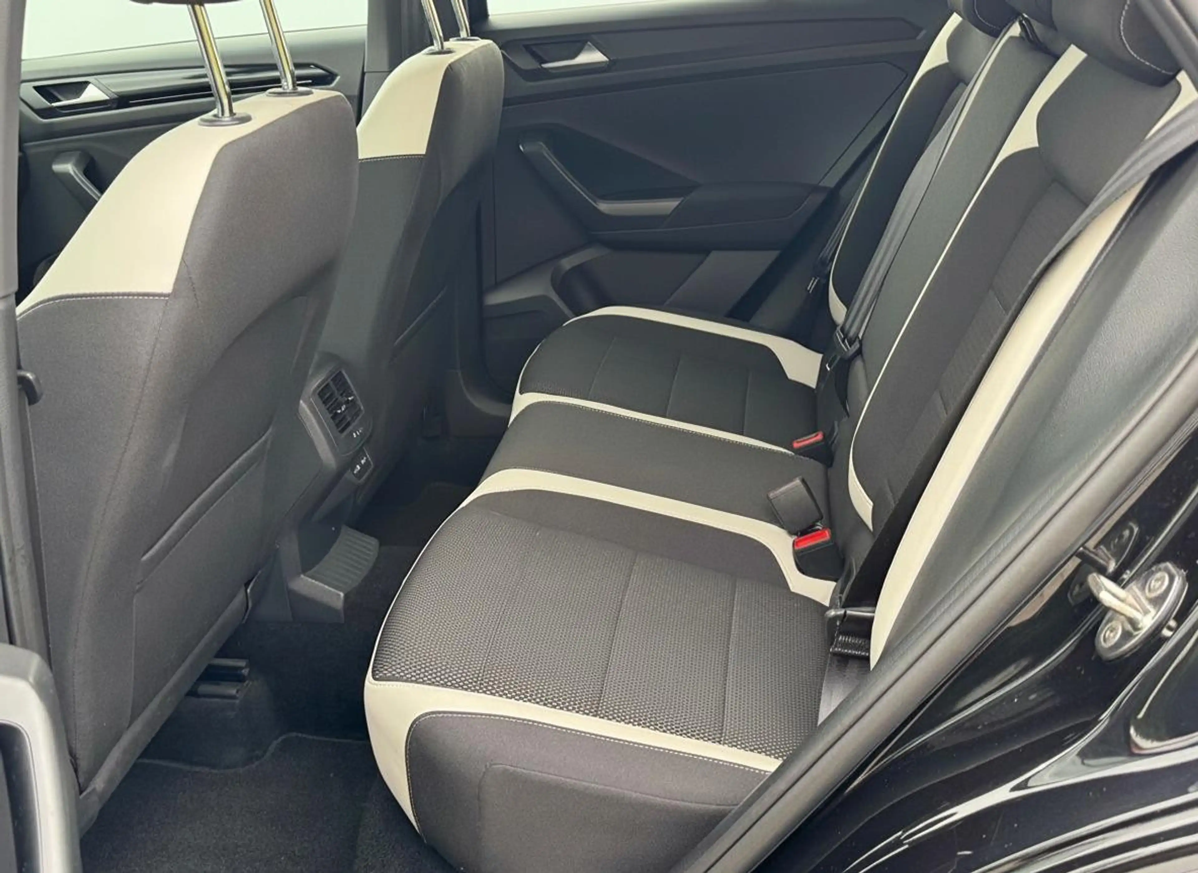 Volkswagen T-Roc 1.5 TSI SPORT ADAP CRUISE CAMERA DIGIDASH — photo 5