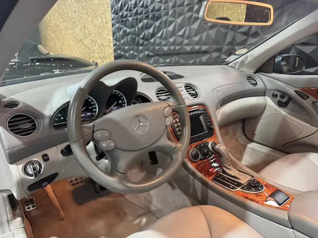 Mercedes-Benz SL view 15