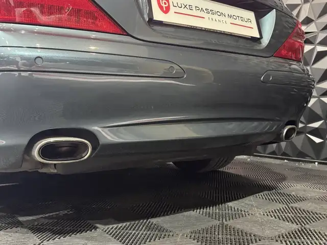 Mercedes-Benz SL view 11