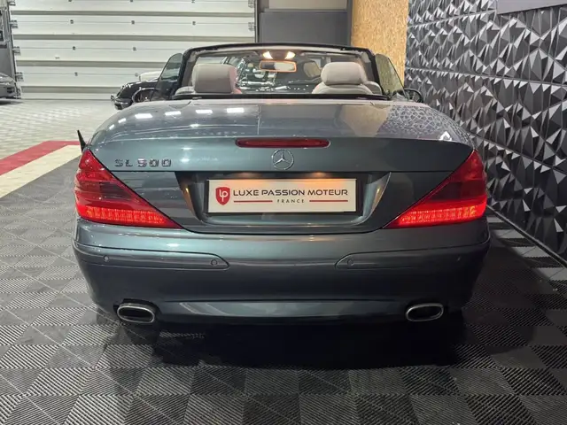 Mercedes-Benz SL view 7