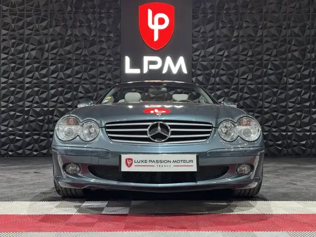 Mercedes-Benz SL view 3