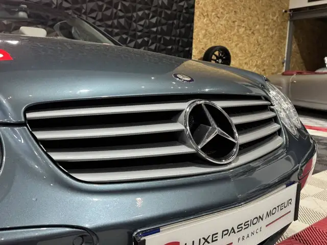 Mercedes-Benz SL view 8
