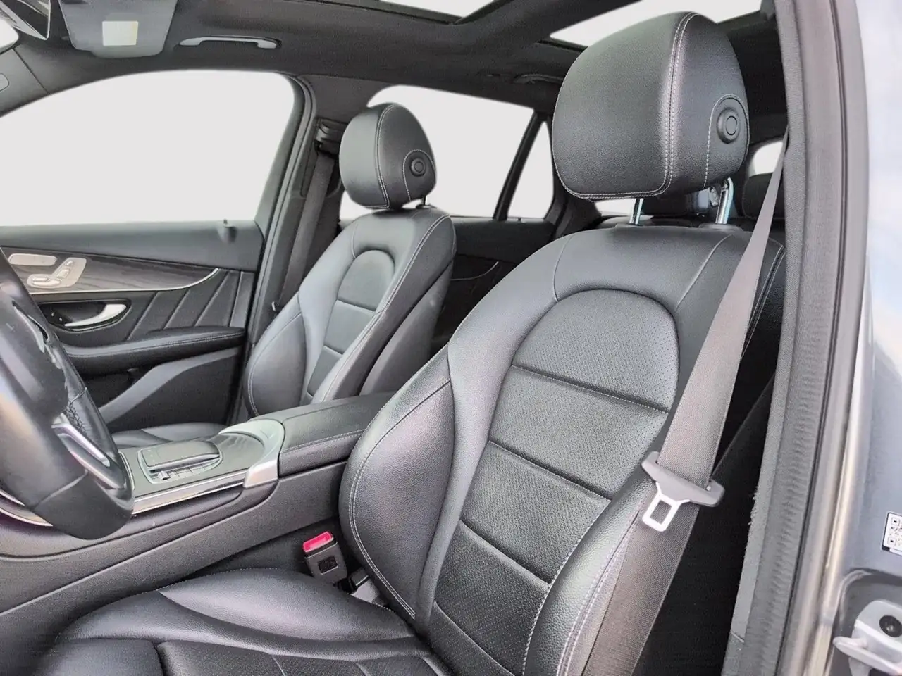 Mercedes-Benz GLC снимка Mercedes-Benz GLC