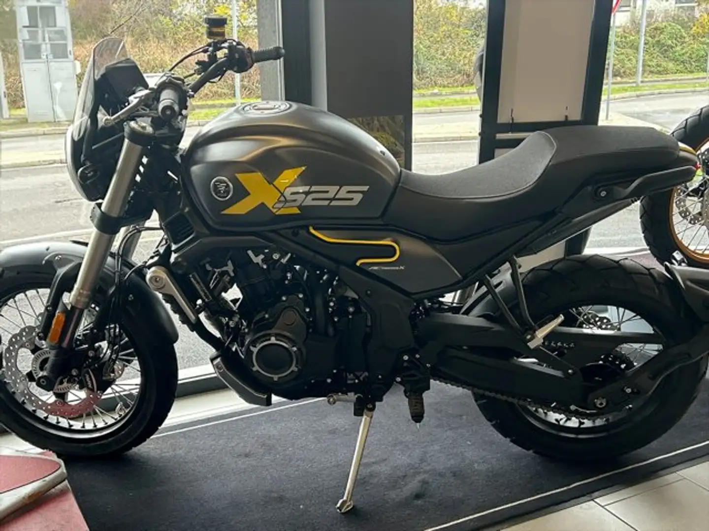 Voge Trofeo ACX 525 Scrambler Gris - 1