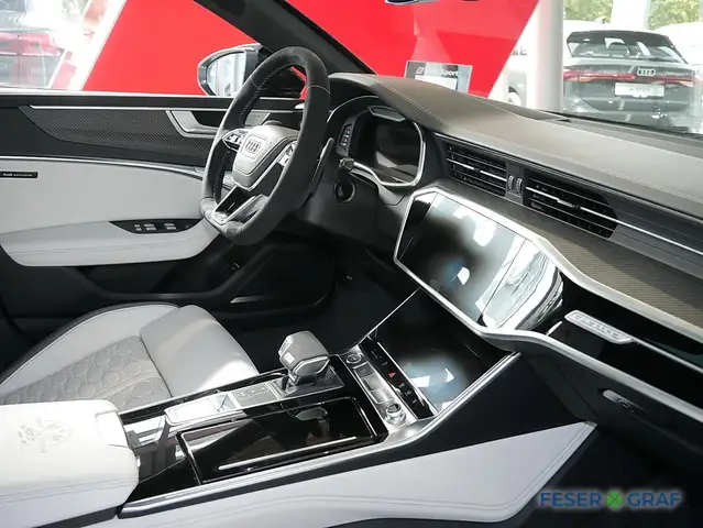 Audi RS7 view 11