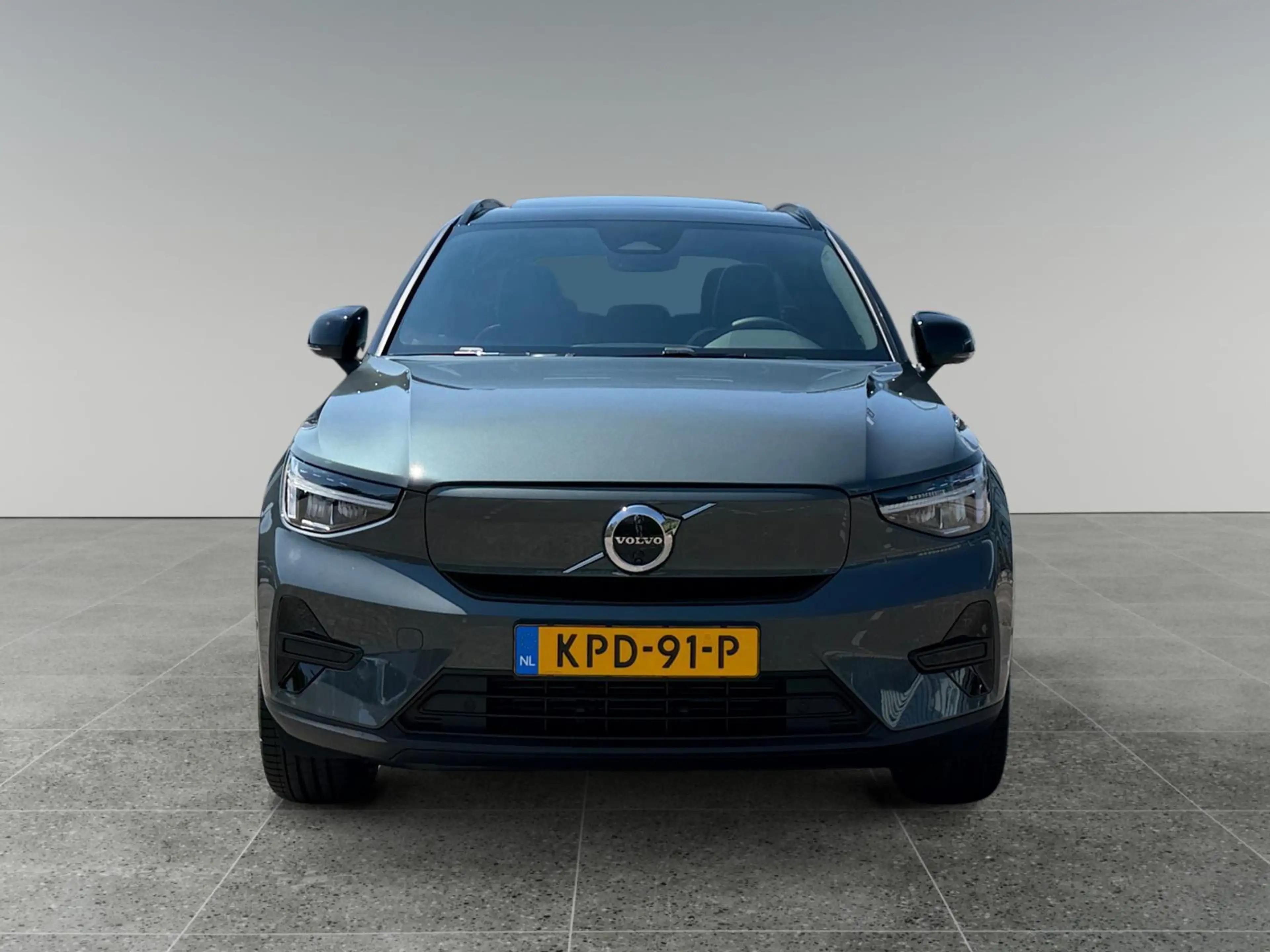 Volvo EX40 Single Motor Extended Range Plus 82 kWh — photo 5