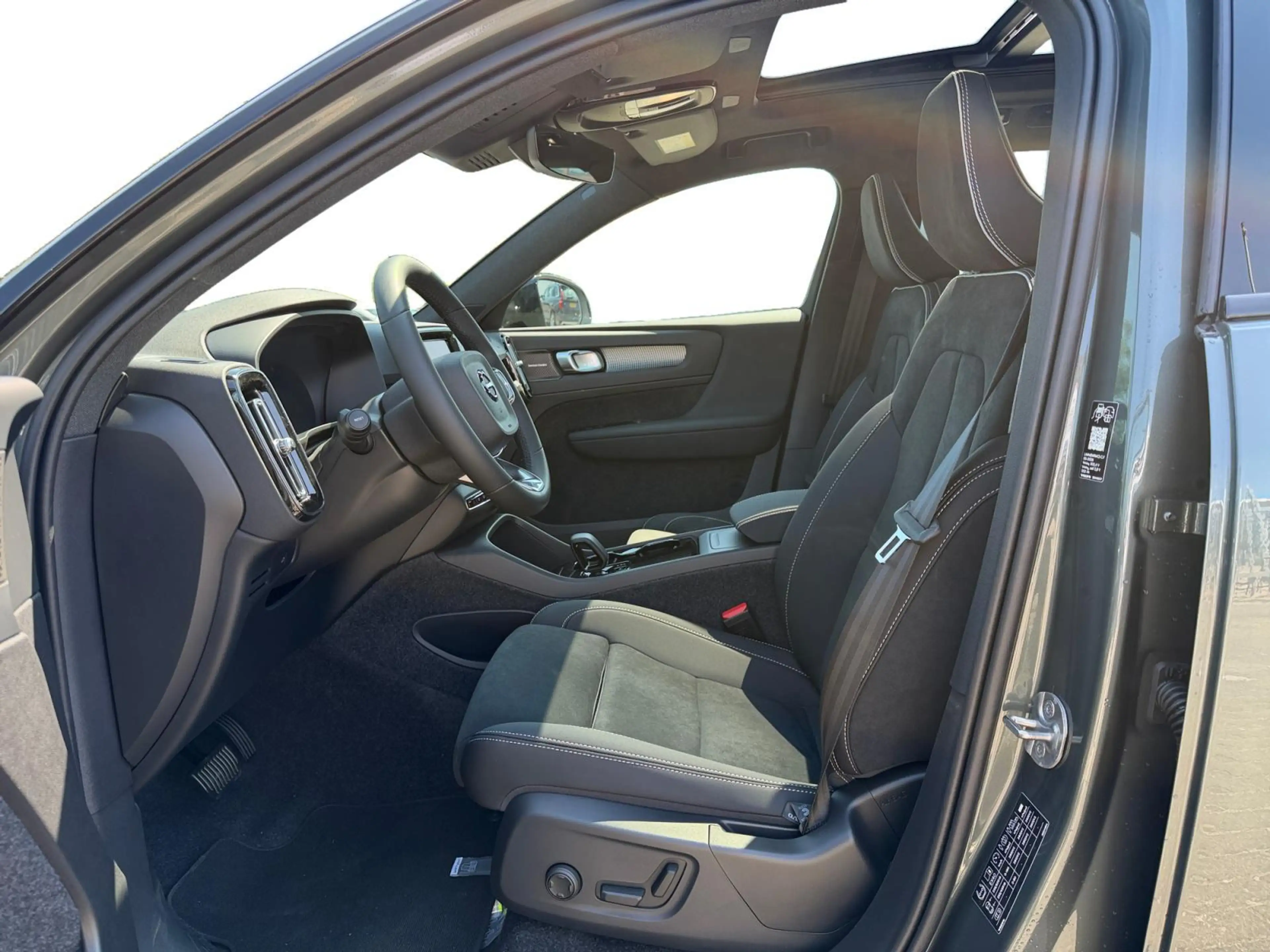 Volvo EX40 Single Motor Extended Range Plus 82 kWh — photo 3