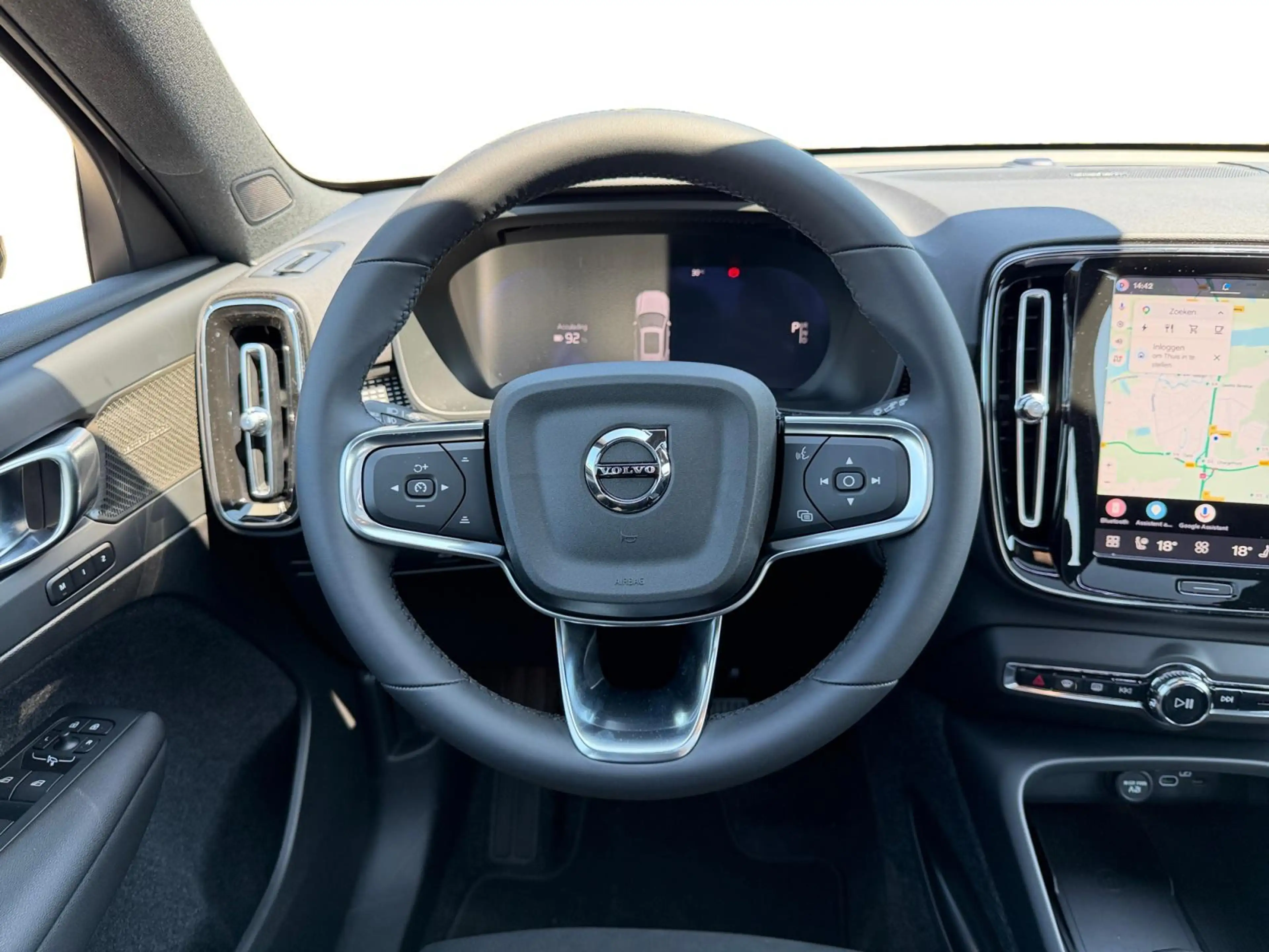 Volvo EX40 Single Motor Extended Range Plus 82 kWh — photo 13