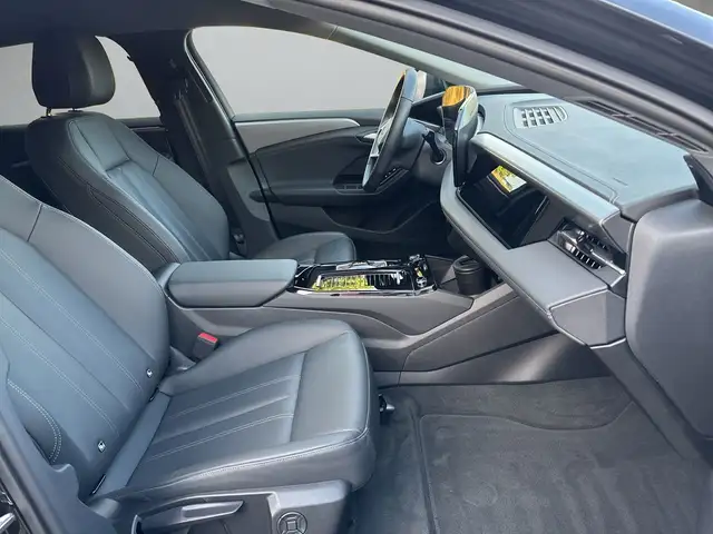 Audi A6 view 14
