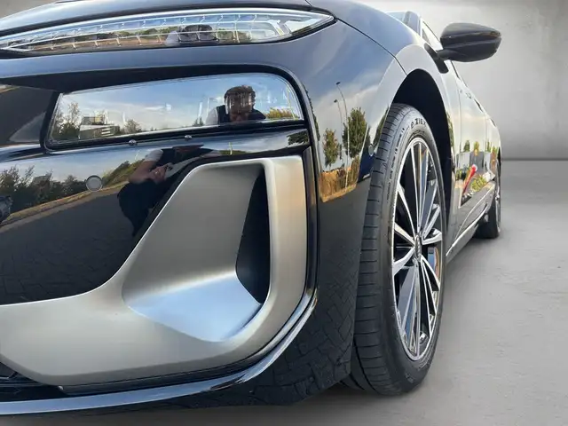 Audi A6 view 5