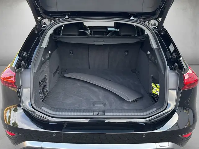Audi A6 view 6