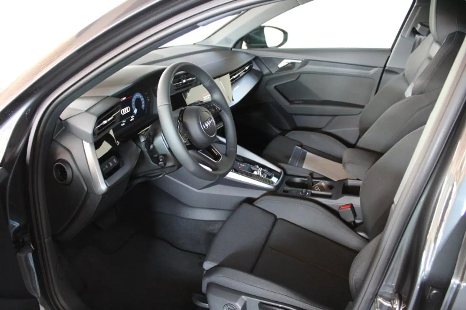 Audi A3 35TFSI S-TRONIC ADVANCED AHK ACC RF-KAMERA KEYLESS Gris - 2