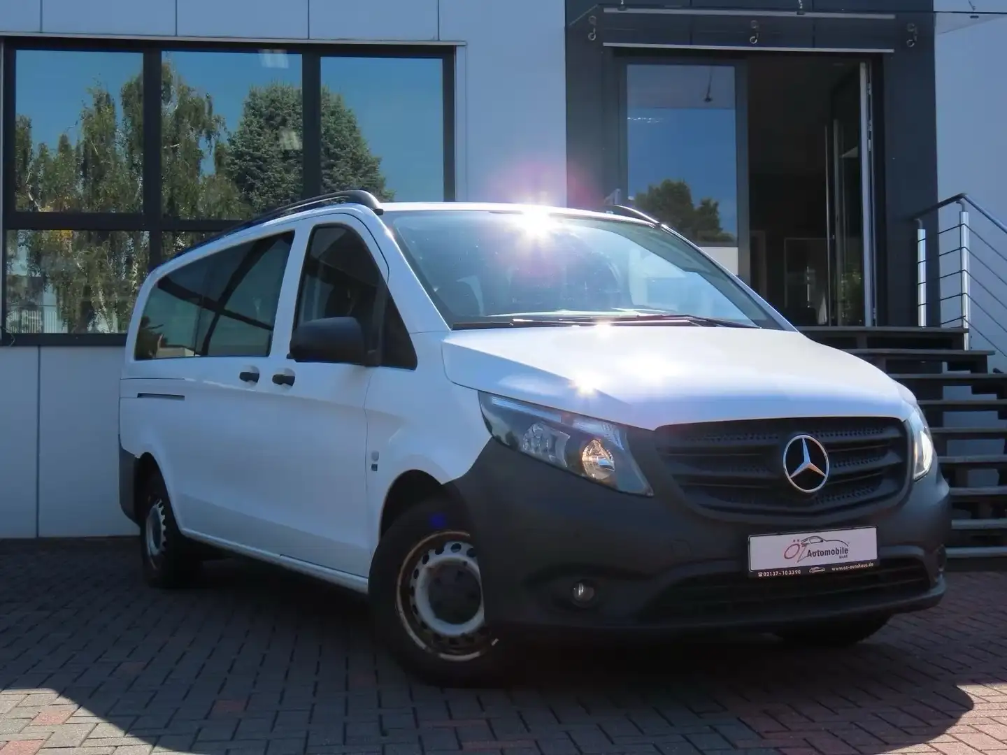 Mercedes-Benz Vito Tourer 114 CDI Autom. Navigation 8 Sitze Blanc - 1