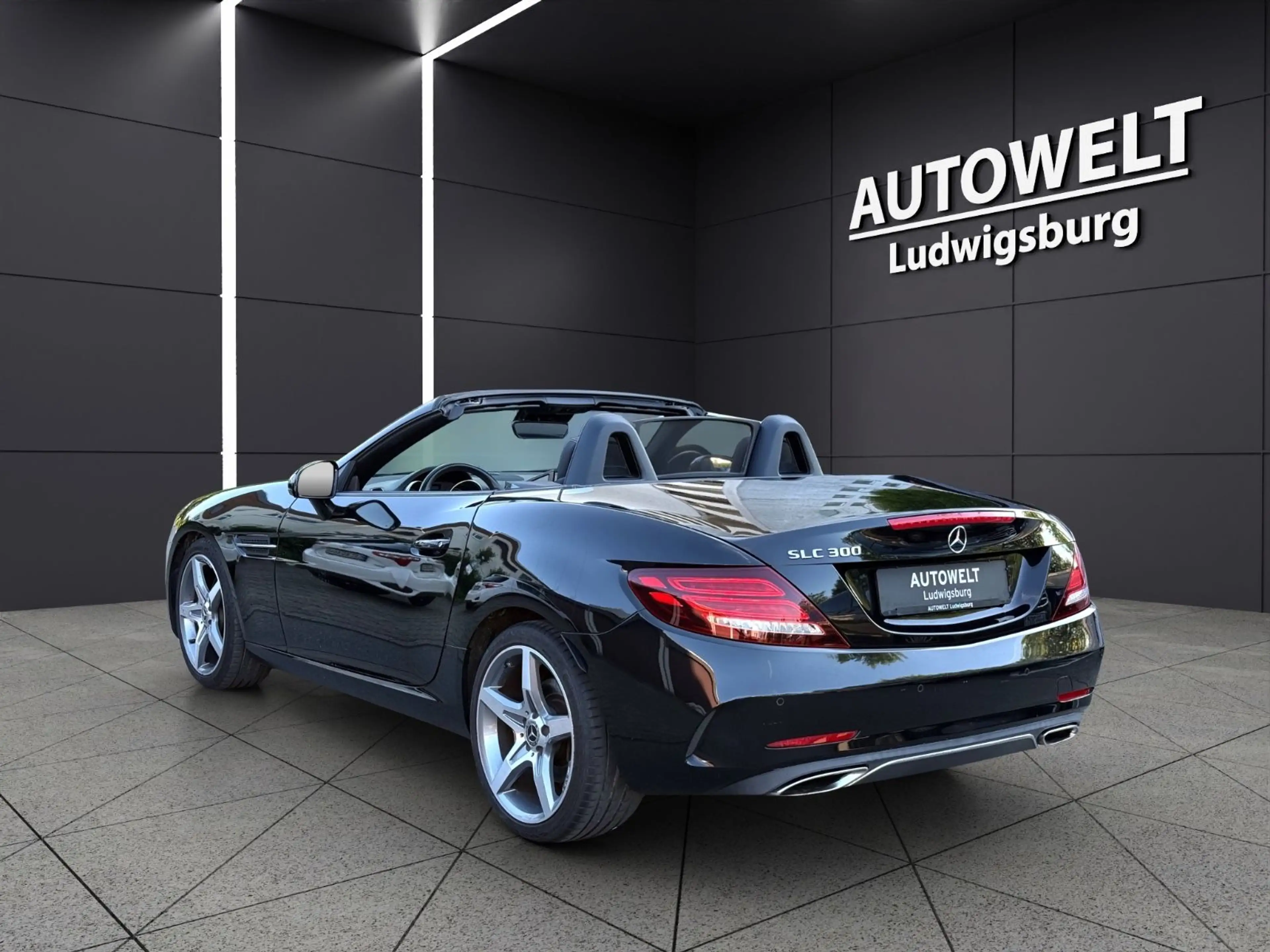 Mercedes-Benz SLC 300 Roadster AMG Line — photo 7