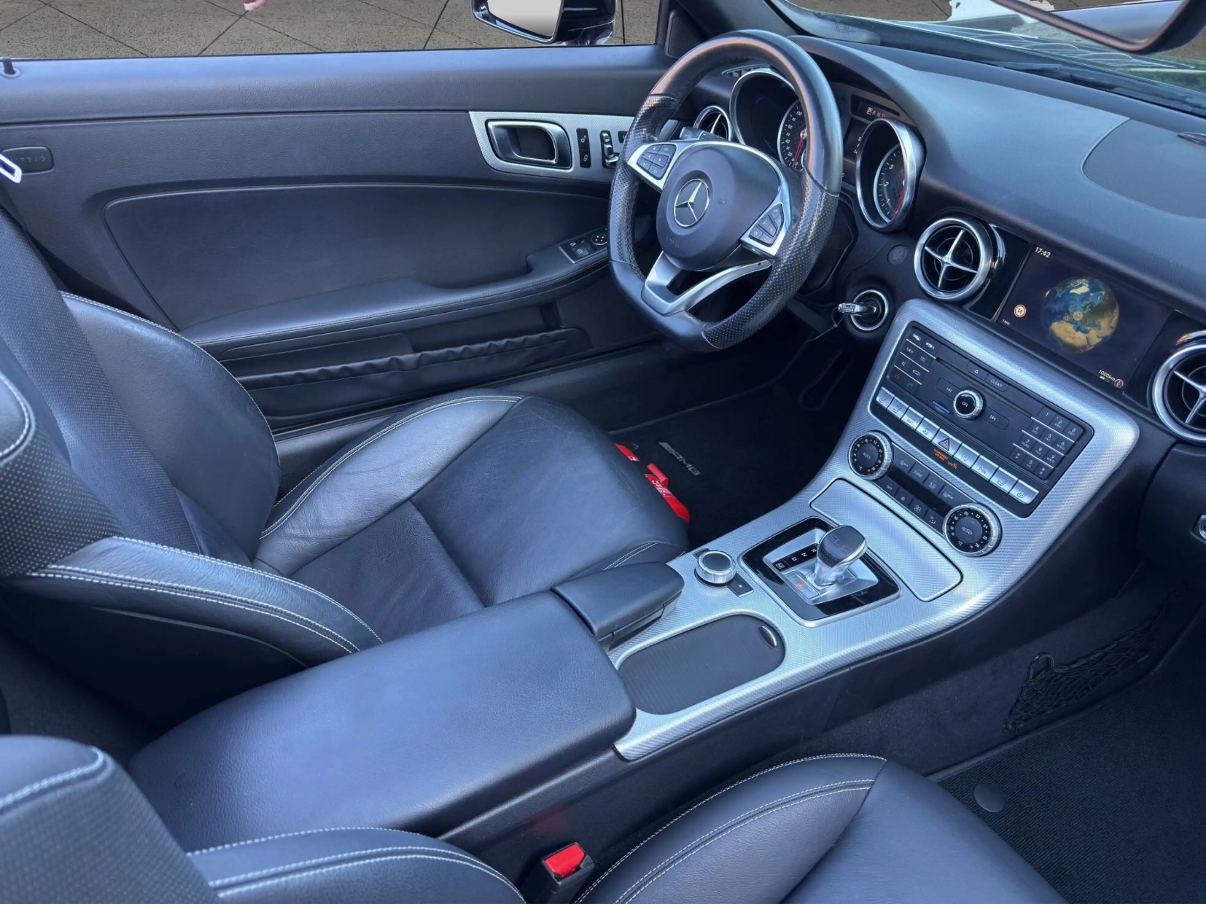 Mercedes-Benz SLC 300 Roadster AMG Line — photo 14