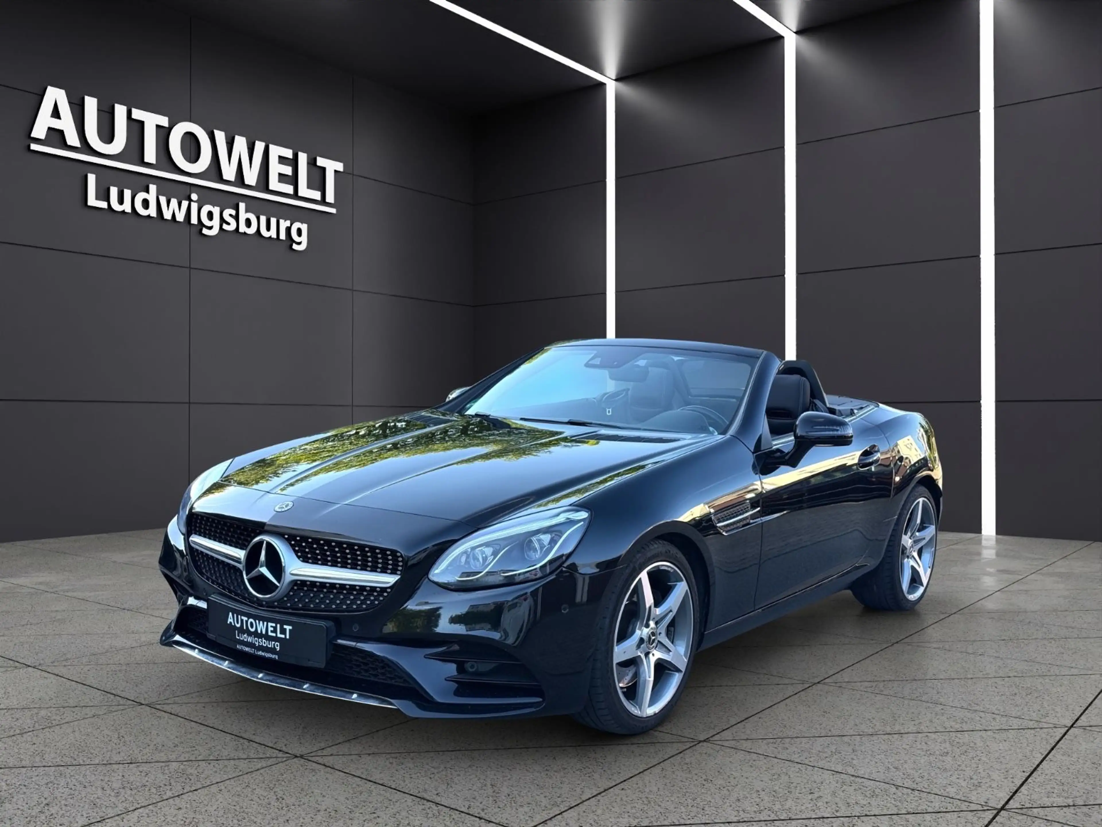 Mercedes-Benz SLC 300 Roadster AMG Line