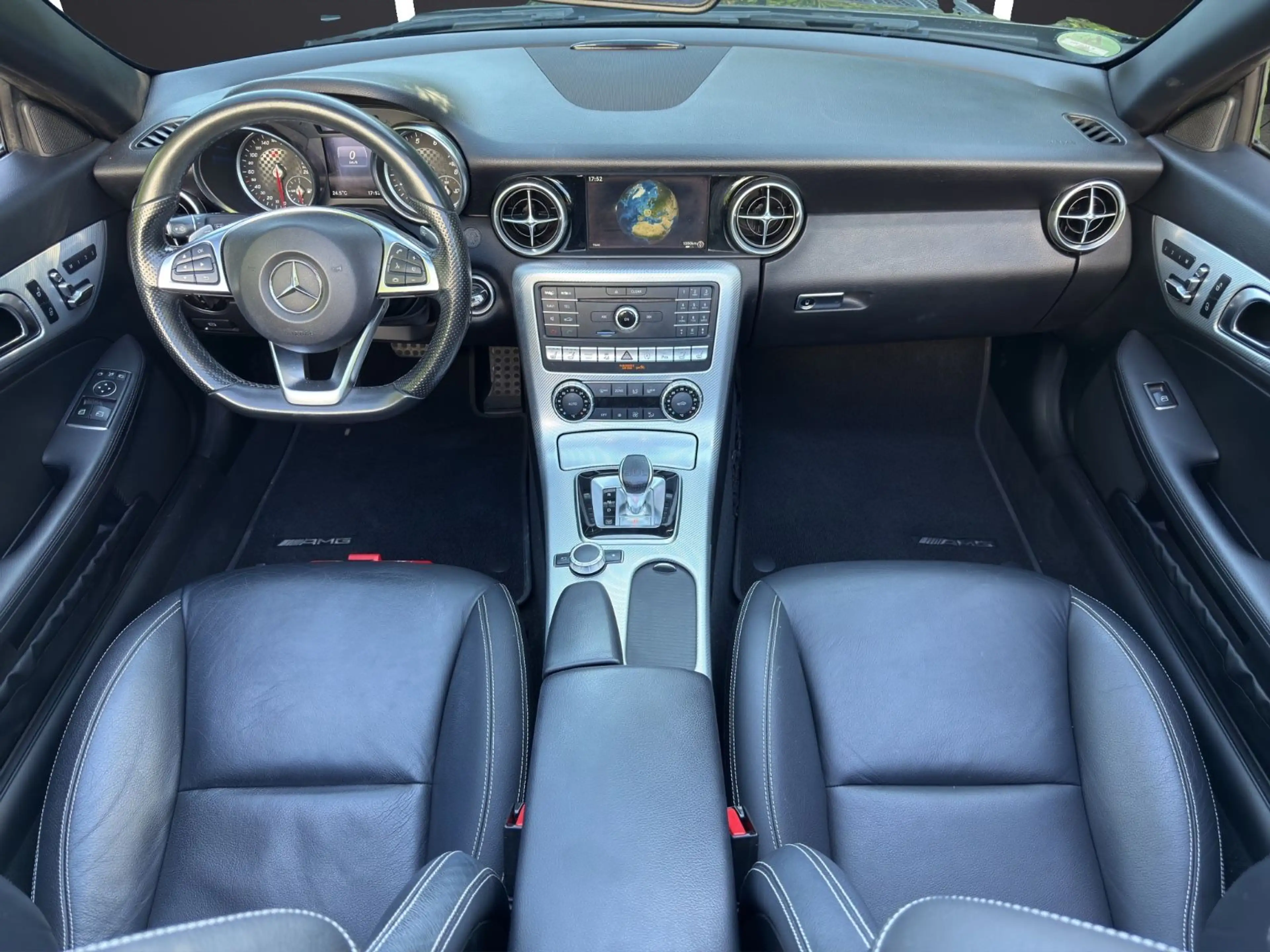 Mercedes-Benz SLC 300 Roadster AMG Line — photo 13