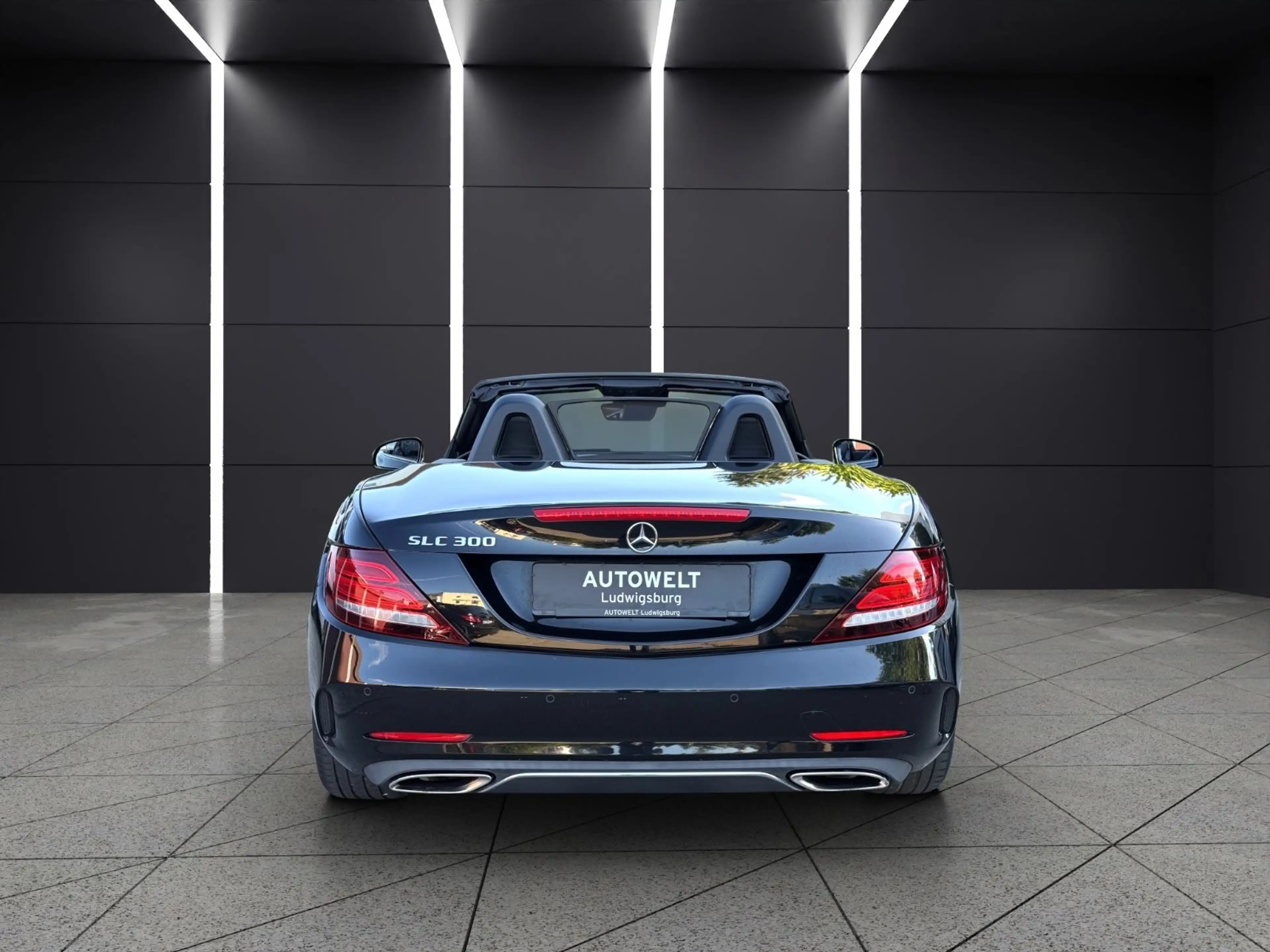 Mercedes-Benz SLC 300 Roadster AMG Line — photo 6