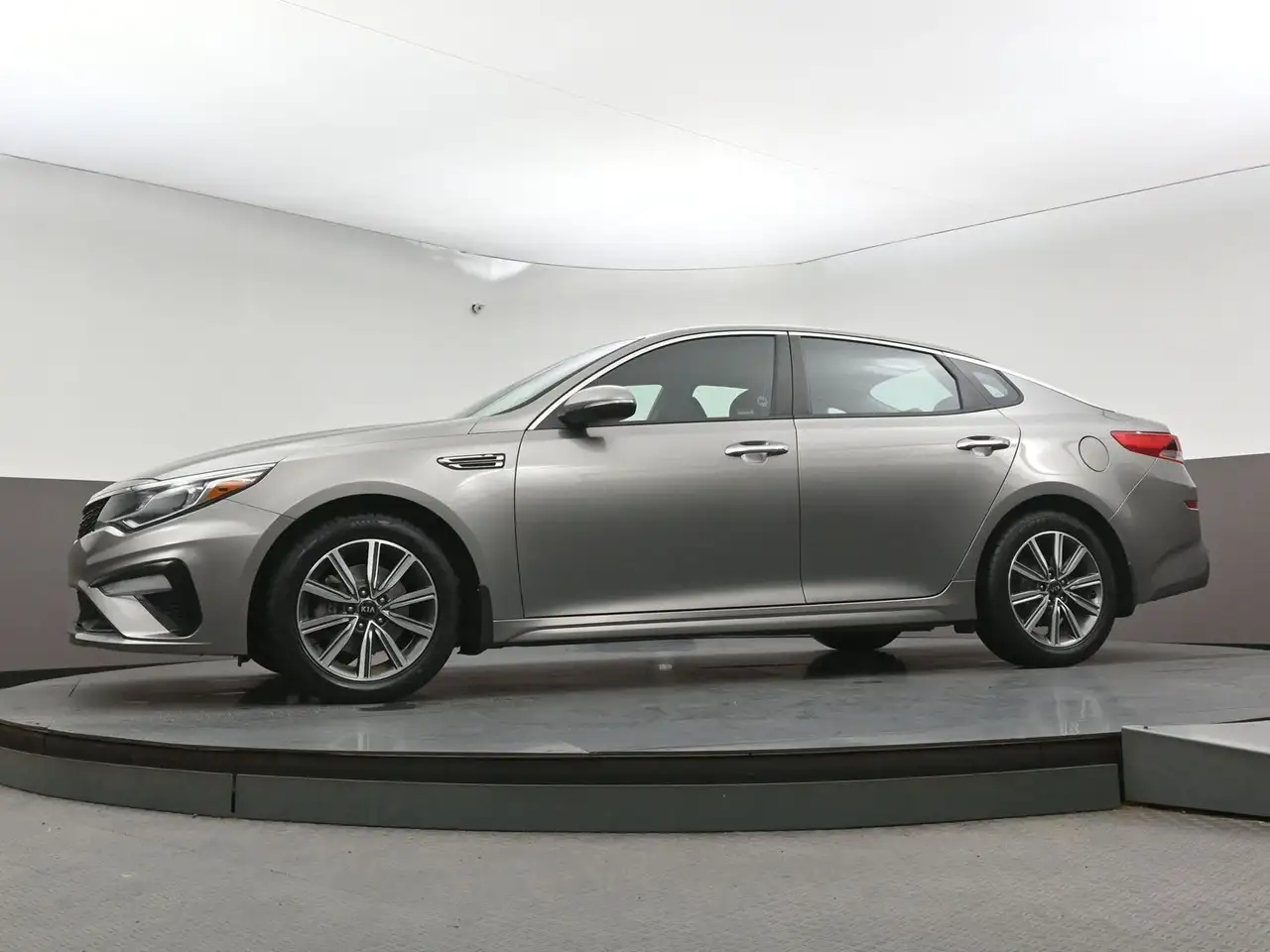 Kia Optima снимка Kia Optima