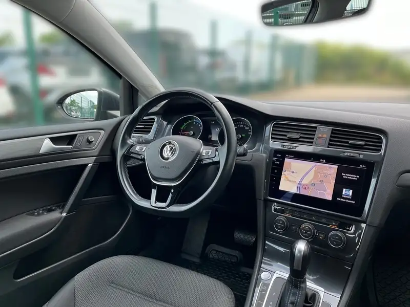 Annonce voiture d'occasion Volkswagen Golf - CARADIZE