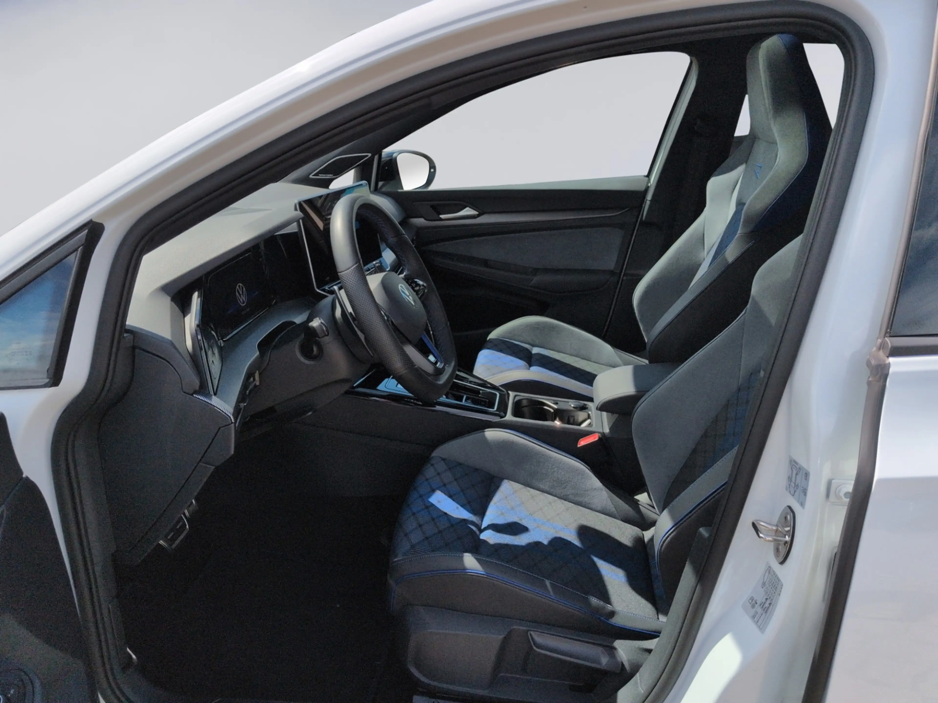 Volkswagen Golf R BLACK EDITION  AKRA+PANO+HARMAN+WARMENAU+ — photo 13