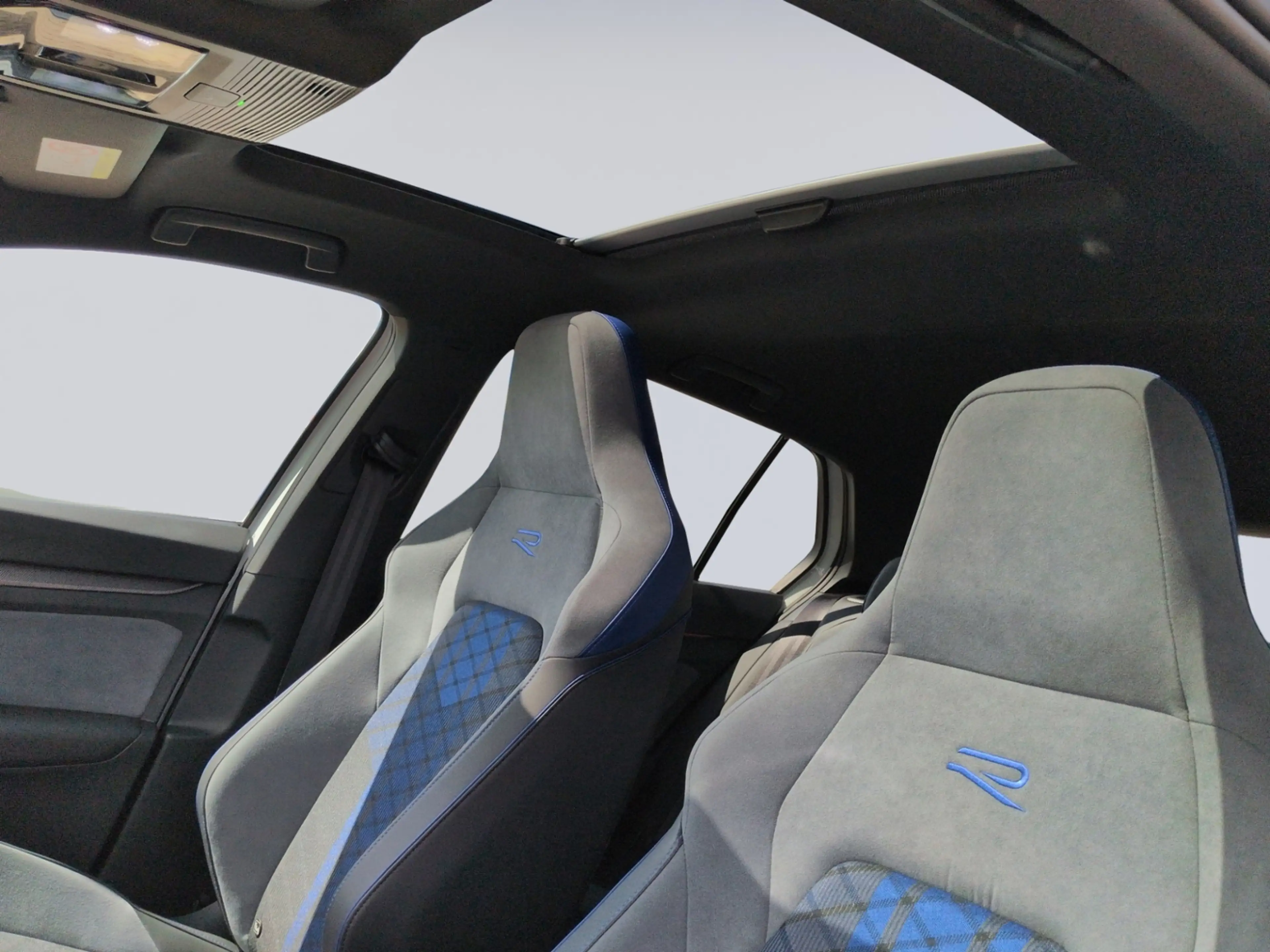 Volkswagen Golf R BLACK EDITION  AKRA+PANO+HARMAN+WARMENAU+ — photo 14