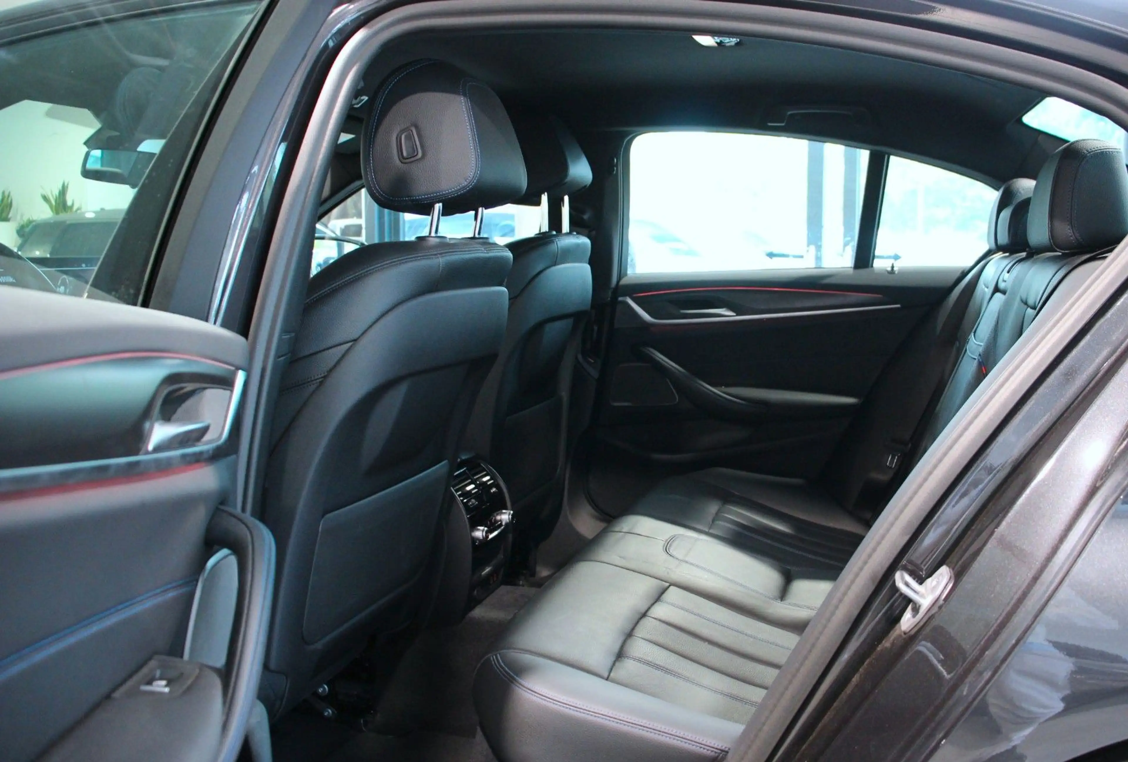 BMW 550 i xDrive (G30) M Shadow Line *ALED*H&K Sound — photo 11
