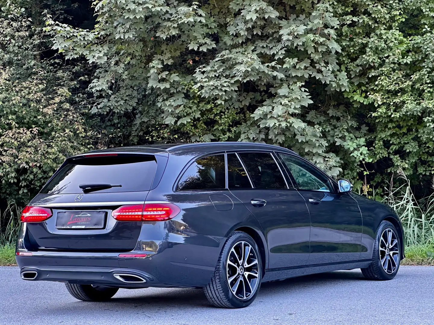 Mercedes-Benz E 220 d 4Matic Aut. *W-SCREEN*ALLRAD*AHK*ACC*LEDER*RFK* Grau - 2