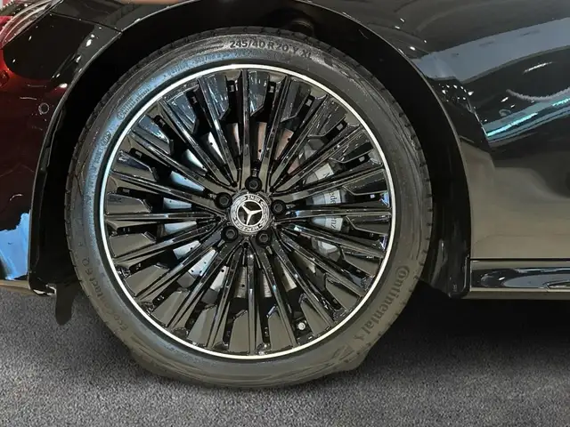Mercedes-Benz E-Class view 5
