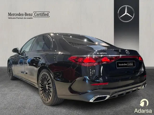 Mercedes-Benz E-Class view 4