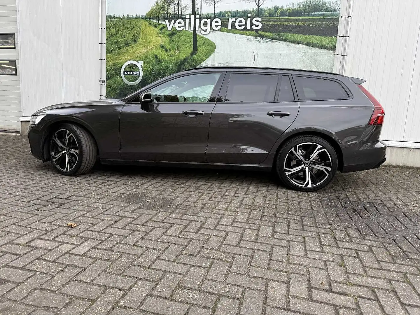 Volvo V60 B4 Mild hybrid Ultimate Dark Gris - 2