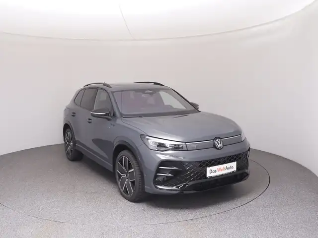 Volkswagen Tiguan view 2